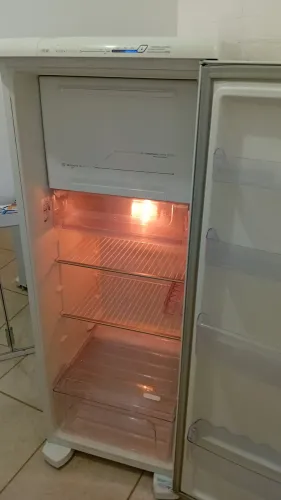 Geladeira Electrolux frosfree funcionando perfeitamente com garantia entrega grátis !