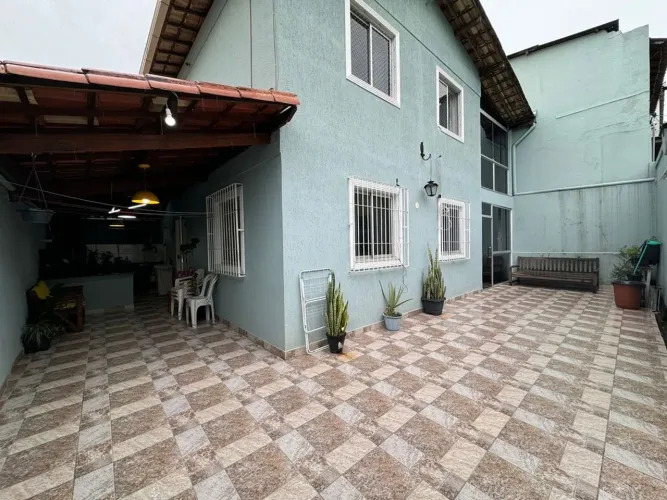 Casa à Venda em Santa Mônica, Belo Horizonte - MG