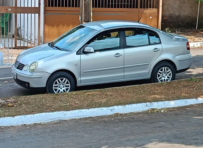 Volkswagen Polo Sedan 1.6 MI 101cv 8V 4P 2004