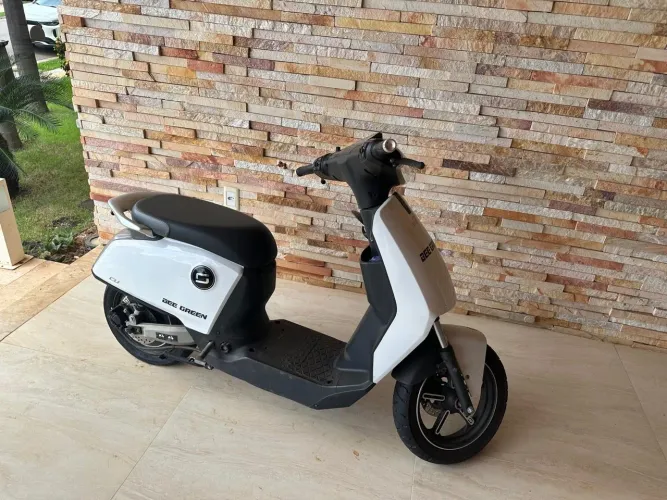 Scooter Elétrica Bee Green CU - 2021 - Menos de 1.000 km rodados