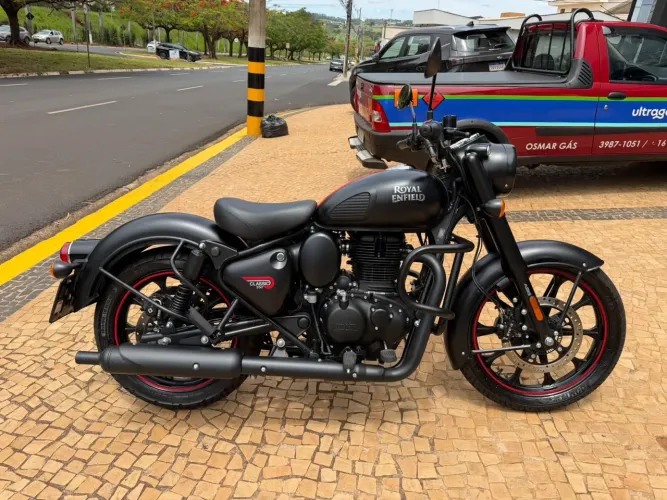 Royal Enfield Classic Dark 350cc ABS 2025