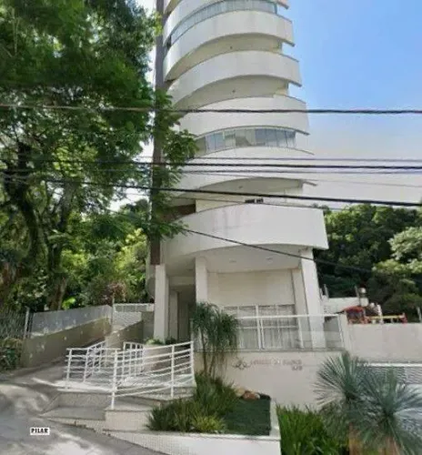 Apartamento com 04 dormitórios para locação no centro de Criciúma