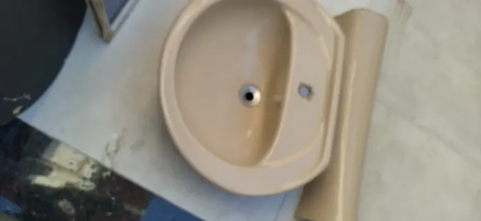 Vaso sanitário e pia com coluna