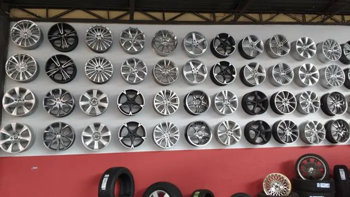 Roda aro 18 Esportiva Prata Volkswagen Jetta 5X112 jogo usado