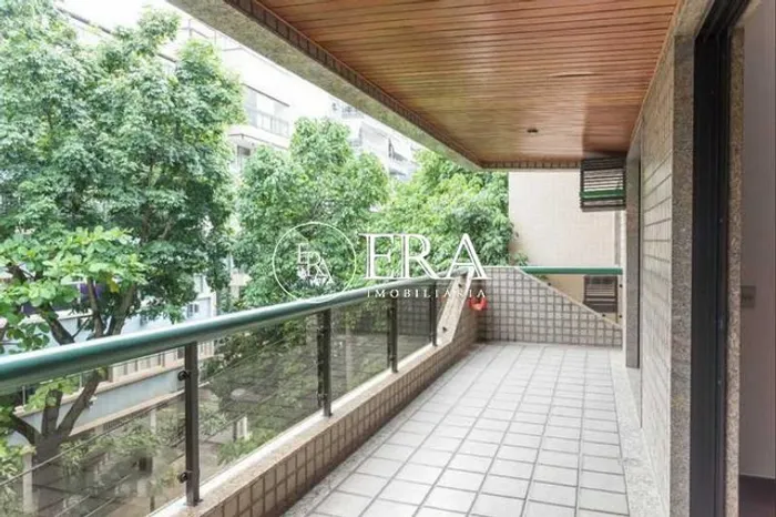 Tijuca- Rua Marques de Valença- Apartamento amplo, 4 quartos, 2 suítes, dependência comple