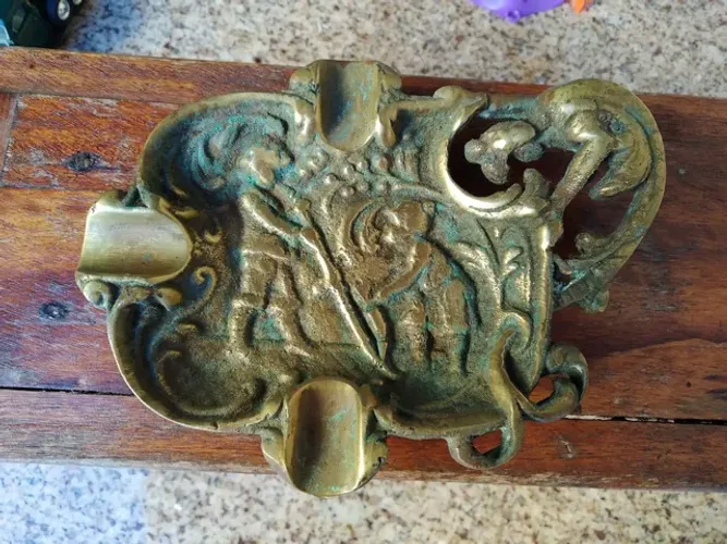 Cinzeiro antigo metal