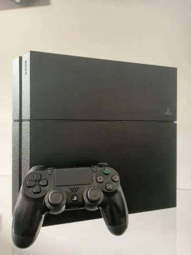 PS4 semi novo na caixa