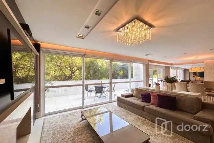 Imóvel na Desembargador Augusto Loureiro Lima com 3 dormitórios e 258m²