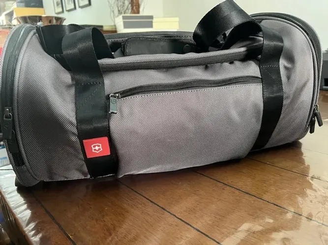 Bolsa nylon balístico usada Victorinox com alça leia descrição 