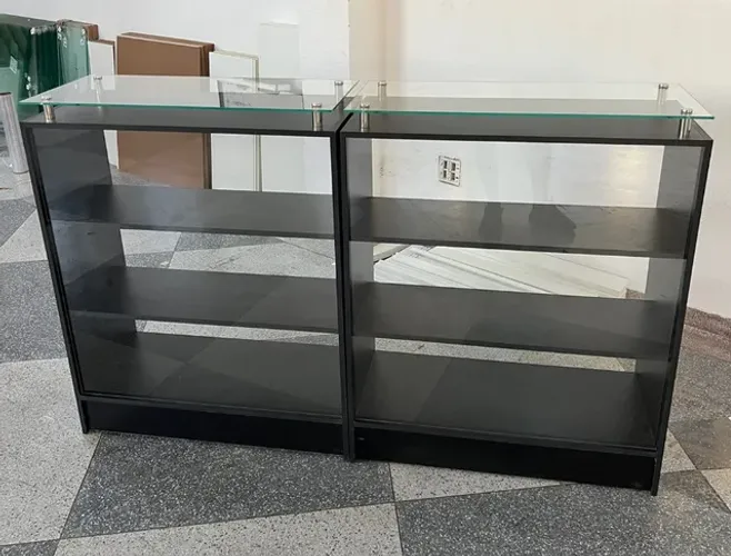 BALCÃO VITRINE COM TAMPO DE VIDRO MDF