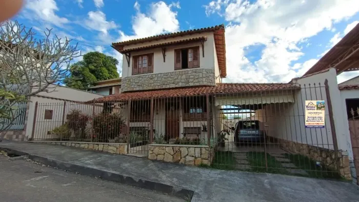 Casa venda em São João Nepomuceno MG.