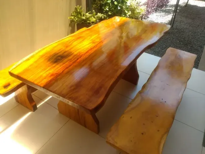 Mesa com bancos madeira maciça