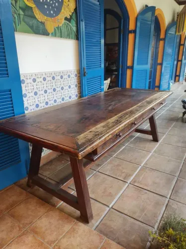 Mesa antiga 