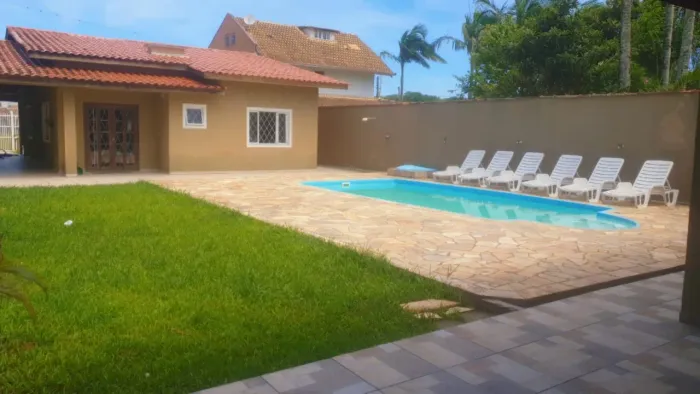 Casa c/Piscina no Brejatuba próximo da Praia em Guaratuba-Pr