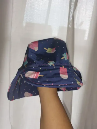 Chapéu de proteção UV tamanho 3/4 marca Tip Top.