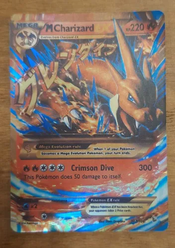 Mega Charizard Y em perfeito estado