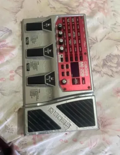 Pedaleira Boss Me 20B Bass 