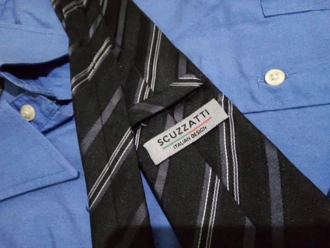 Camisa social Over class, TAM:2, gravata listrada preta e cinza