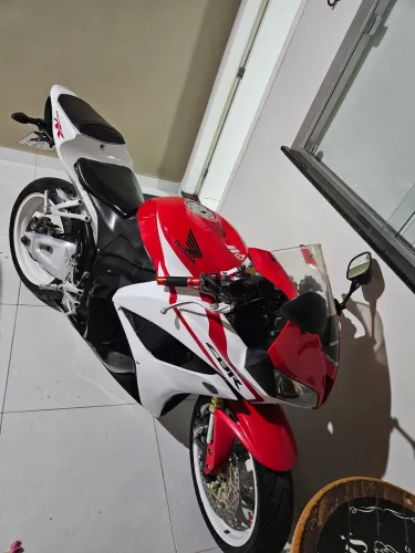 Honda CBR 600 RR baixo KM 