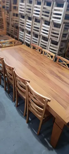 Mesa com 10 cadeiras 2.50x1 novas $ 4.899,00 frete grátis. Temos a pronta entrega 