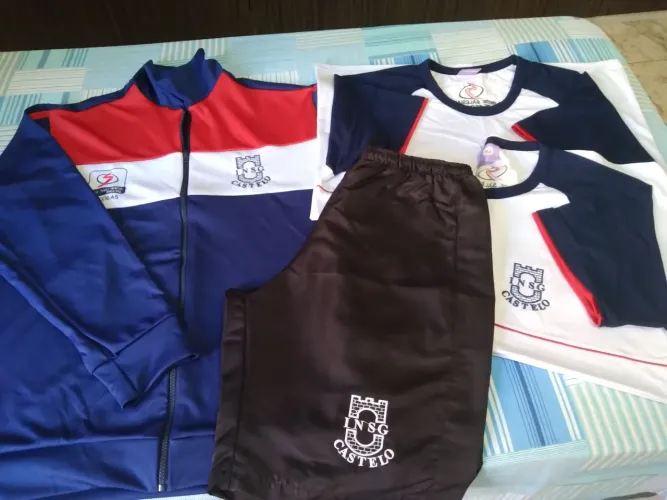 Uniforme Colégio Castelo tamanho G(kit 1casaco,2 camisetas e uma bermuda