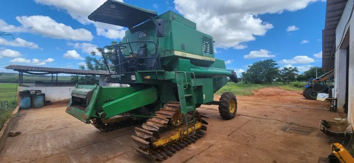 Colheitadeira John Deere 1175