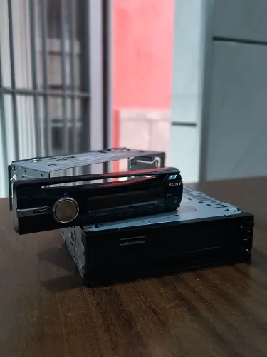 Rádio automotivo Sony - Modelo : CDX-GT267X