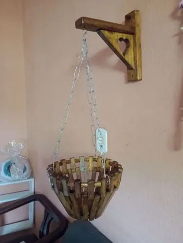 Suporte de parede para vaso de planta