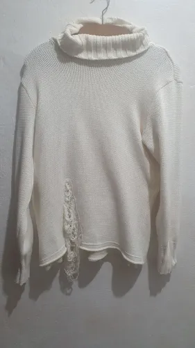 Blusão de lã branco com detalhe