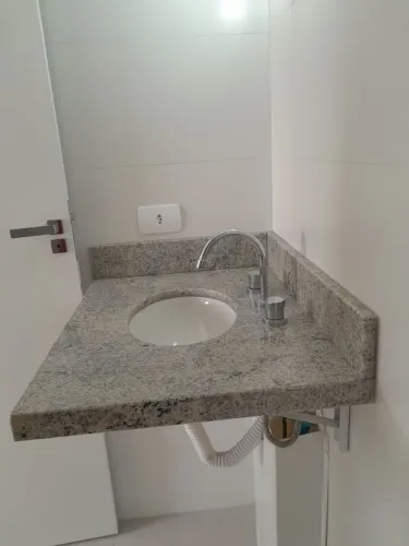 BANCADA COM TORNEARIA FRIA E QUENTE