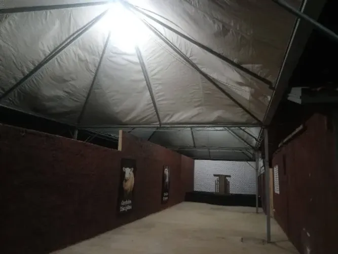 3 Tendas Galvonizada com Calhas. Medindo:6x6. Total 18m2.