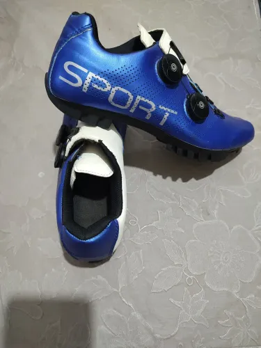 Sapatilha MTB nova tamanho 40 europeu vem com o taco