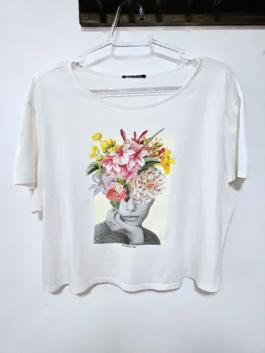 Camiseta branca cropped feminina G com estampa floral, Damyller