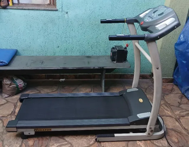 Ate 10x sem Juros - Esteira Elétrica Houston - 12  Km - Bem Conservada 