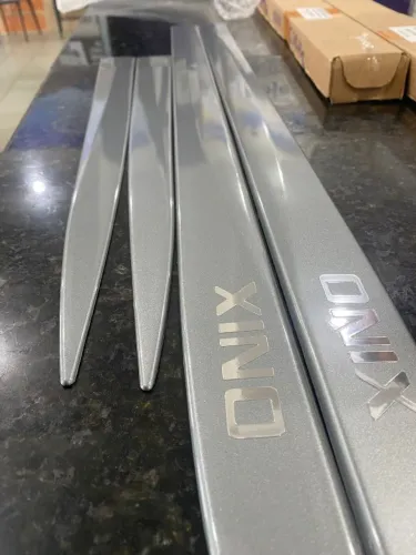 Friso lateral Novo Onix - Para diversos modelos e de várias cores