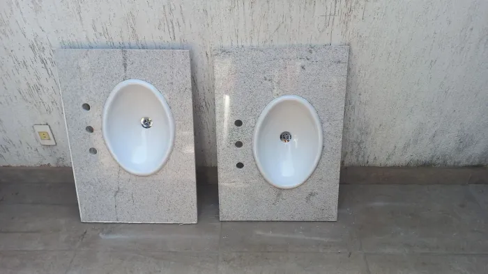 Pia de granito 55 X 80 ( tenho 2 iguais)