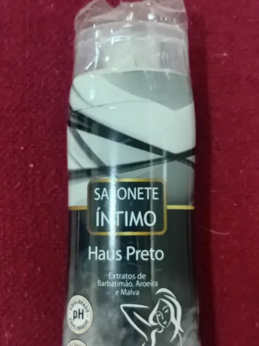 Sabonete íntimo há uso preto.