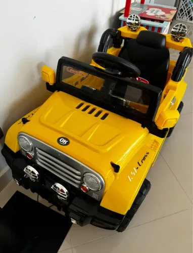Carro elétrico (jeep)