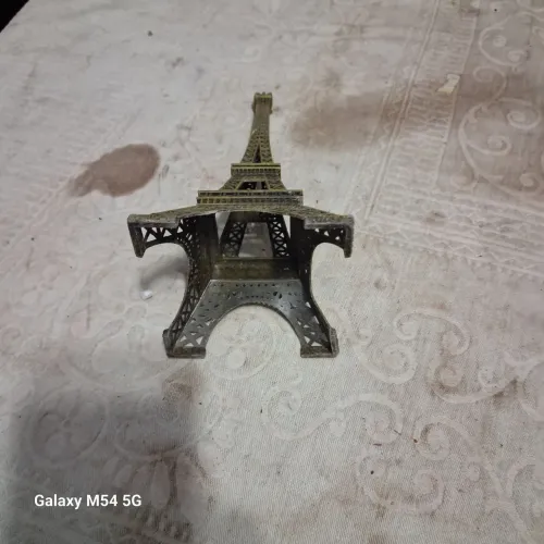 Miniatura da Torre Eiffel. Confecxionado metal