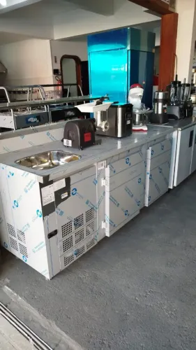 A. Balcão refrigerado inox com pia150mt 200mt 2.5mt