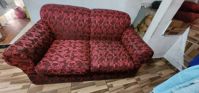 Sofá 2 e 3 lugares com estampa floral vermelho