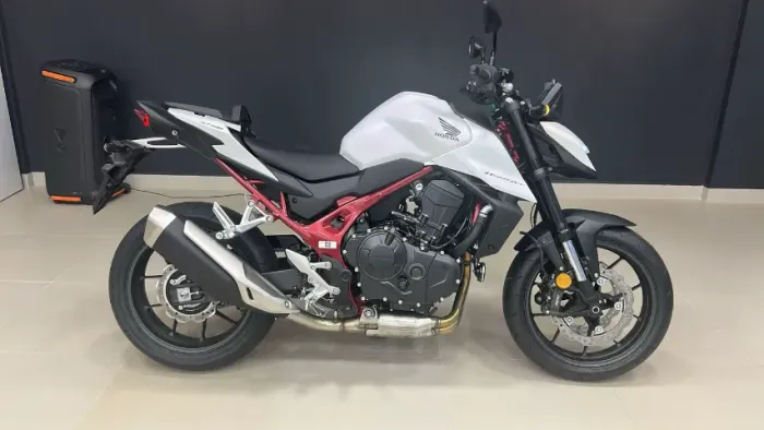 Nova cb 750 HORNET 2026 preta