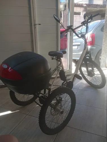 Triciclo elétrico.