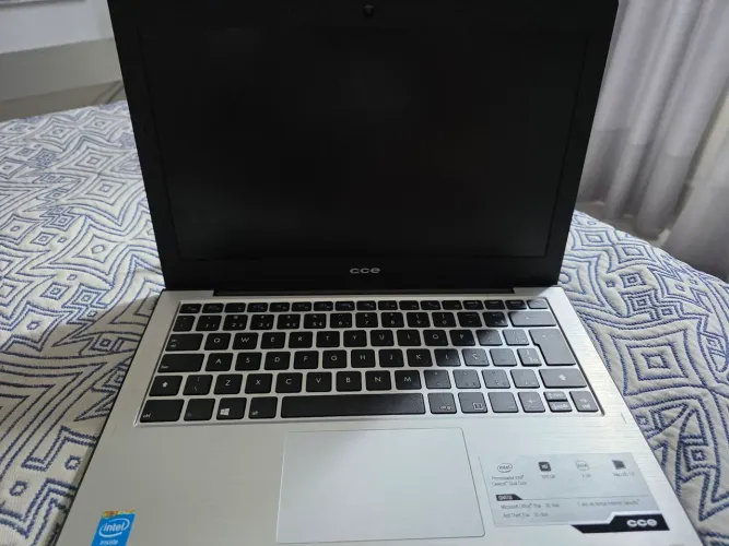 Vende - se Notebook Win CCE (Com defeito na tela)