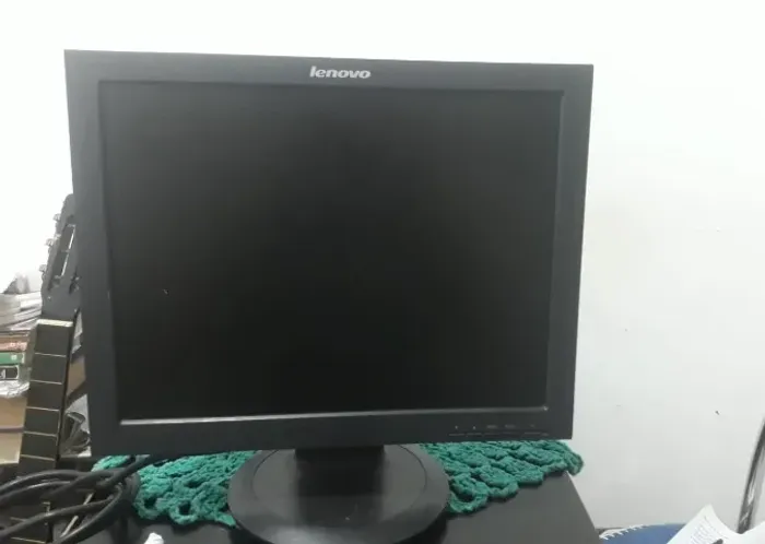Monitor Lenovo 15 polegadas