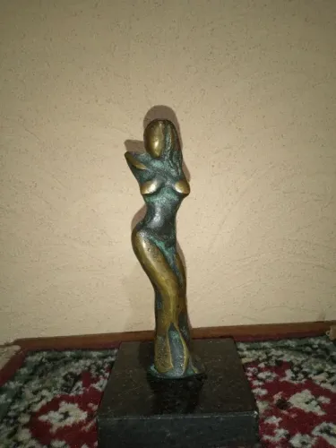 Estátua Mulher em bronze