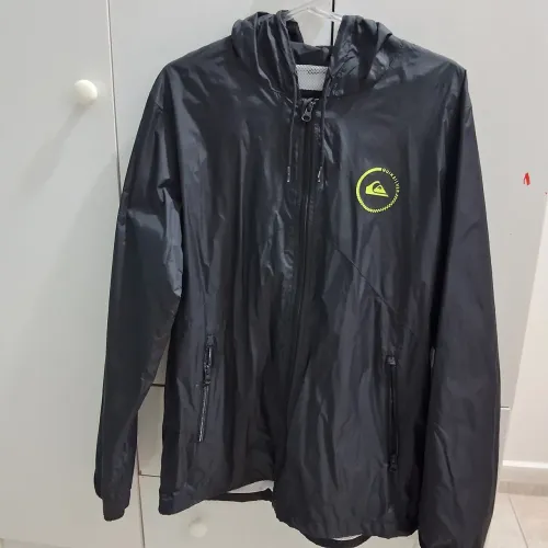 Jaqueta Quiksilver preta com capuz - Original