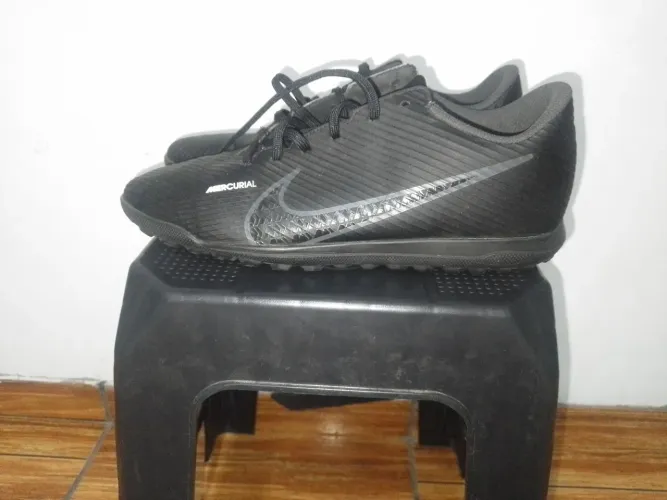 Chuteira Nike Society