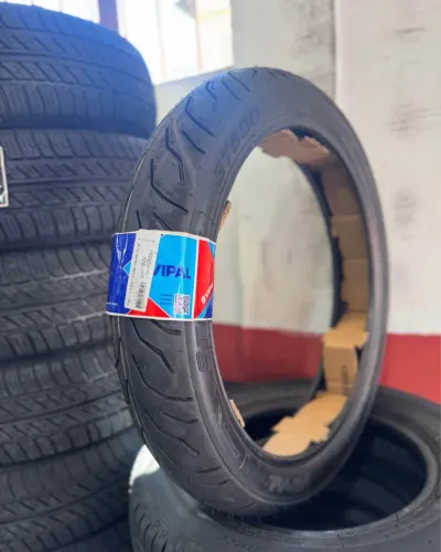 Pneu de moto sem câmara 100/90/18