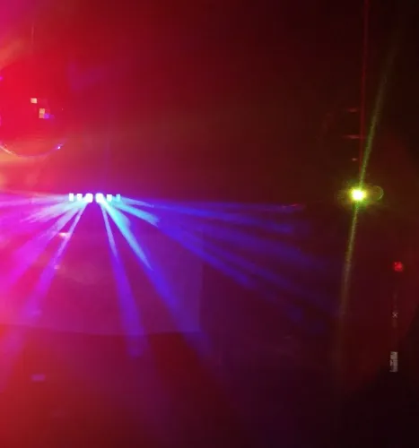 Esmeralda em LED RGB com microfone para captação de áudio e DMX.